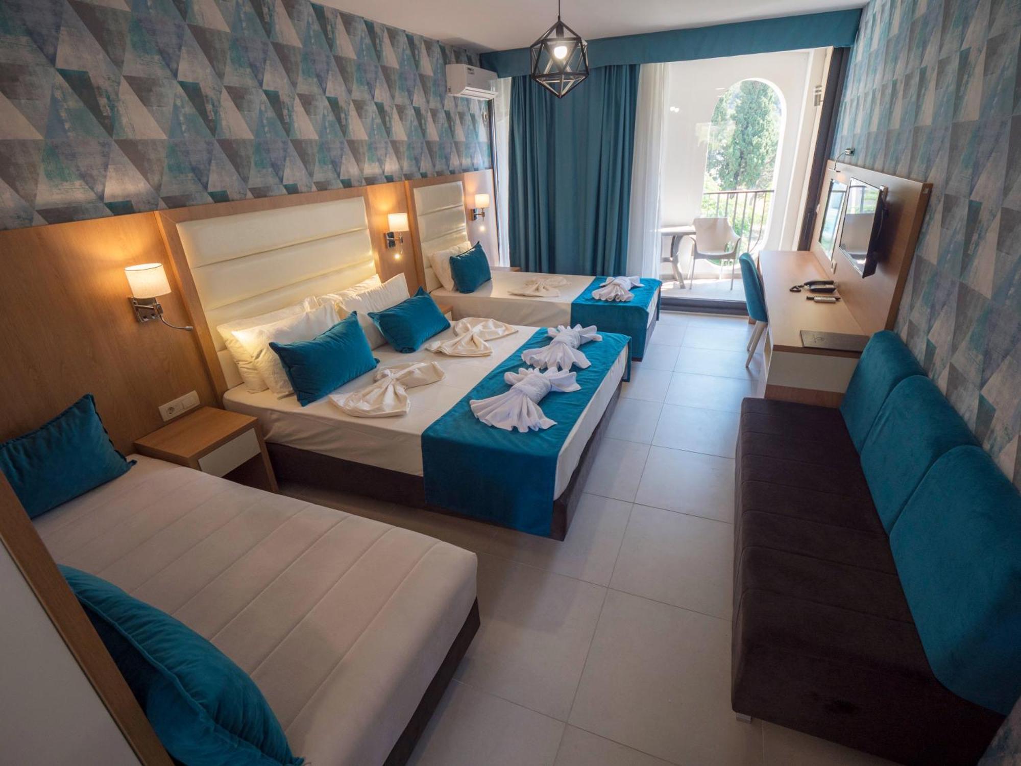 Pearl Beach & Hotel Čanj