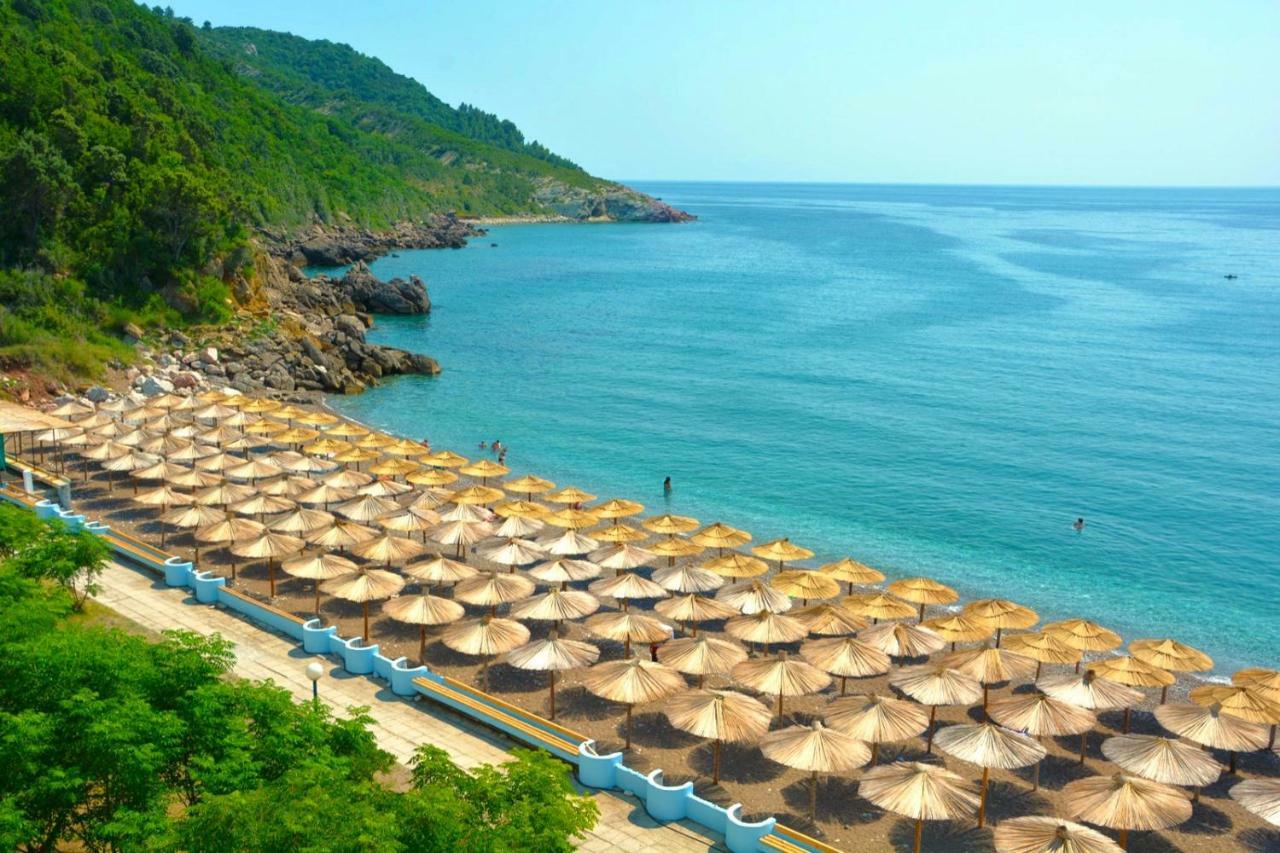 Pearl Beach & Hotel Čanj