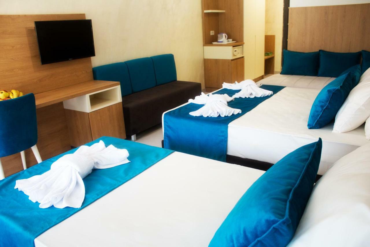 Pearl Beach & 4*